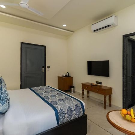 Traavista Aravali Mahal Hotel Удайпур Екстериор снимка