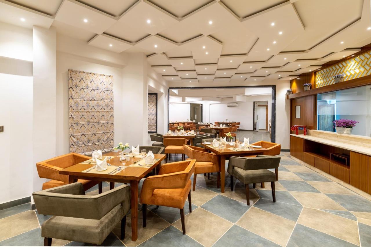 Traavista Aravali Mahal Hotel Удайпур Екстериор снимка