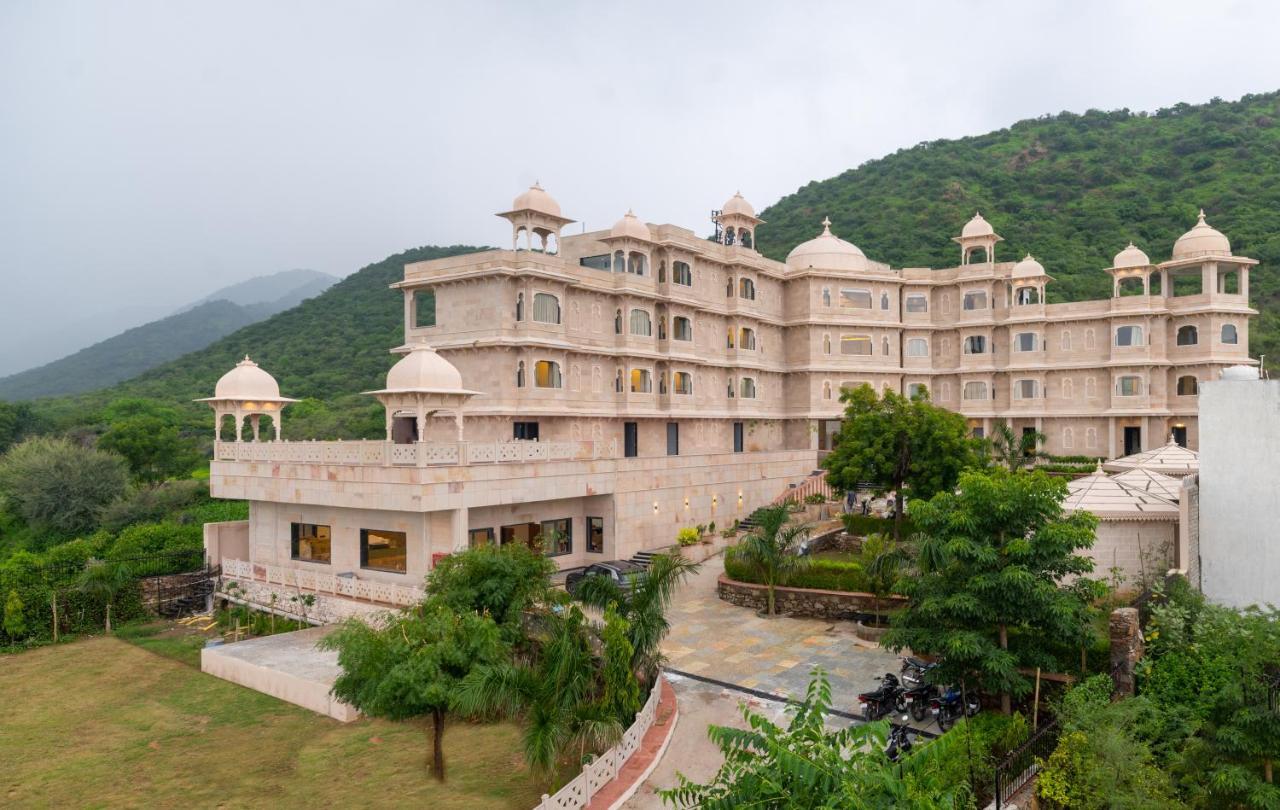 Traavista Aravali Mahal Hotel Удайпур Екстериор снимка