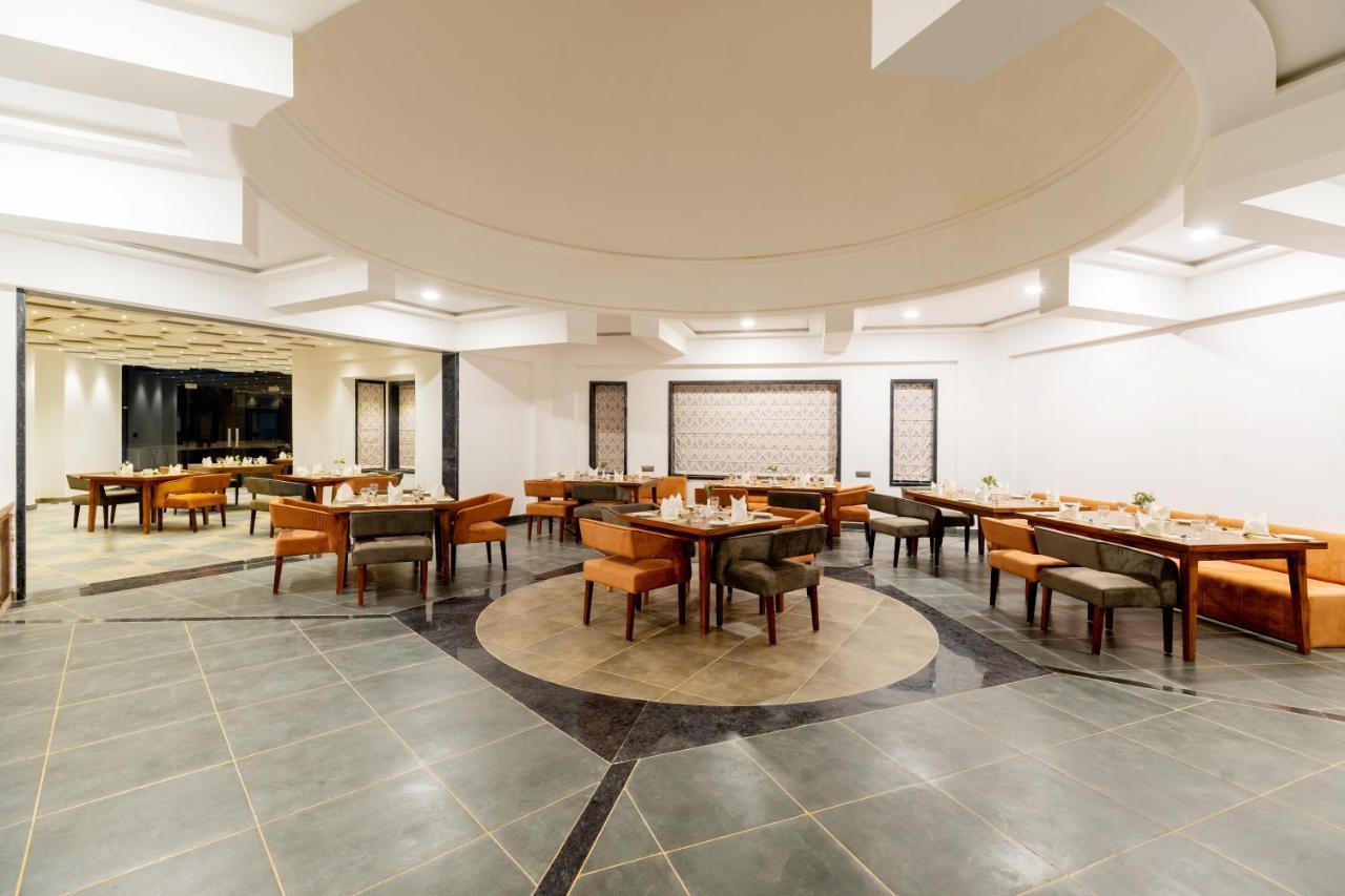 Traavista Aravali Mahal Hotel Удайпур Екстериор снимка