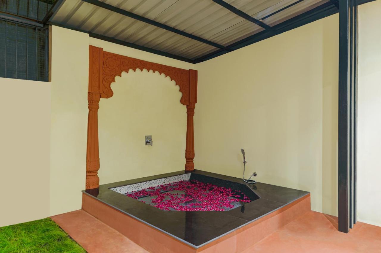 Traavista Aravali Mahal Hotel Удайпур Екстериор снимка