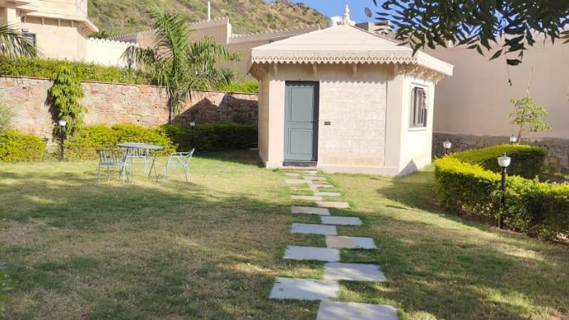 Traavista Aravali Mahal Hotel Удайпур Екстериор снимка