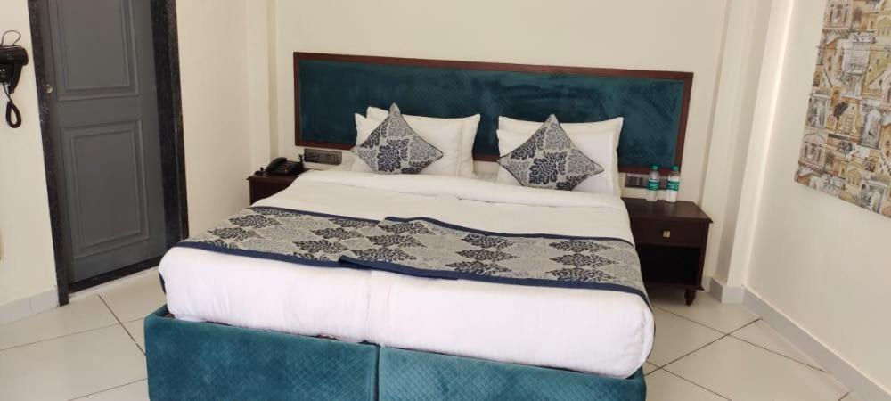 Traavista Aravali Mahal Hotel Удайпур Екстериор снимка