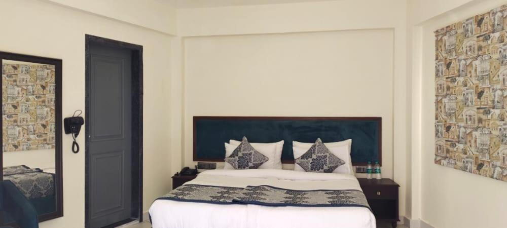 Traavista Aravali Mahal Hotel Удайпур Екстериор снимка