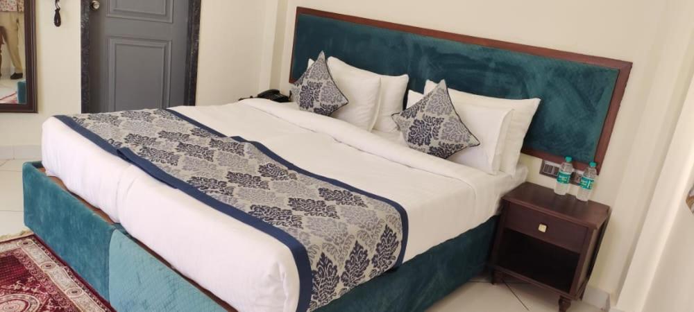 Traavista Aravali Mahal Hotel Удайпур Екстериор снимка