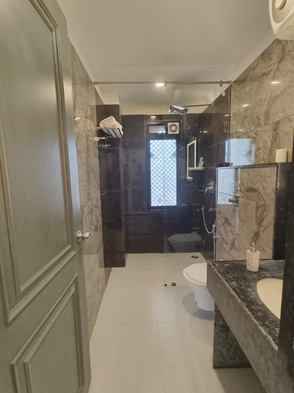 Traavista Aravali Mahal Hotel Удайпур Екстериор снимка