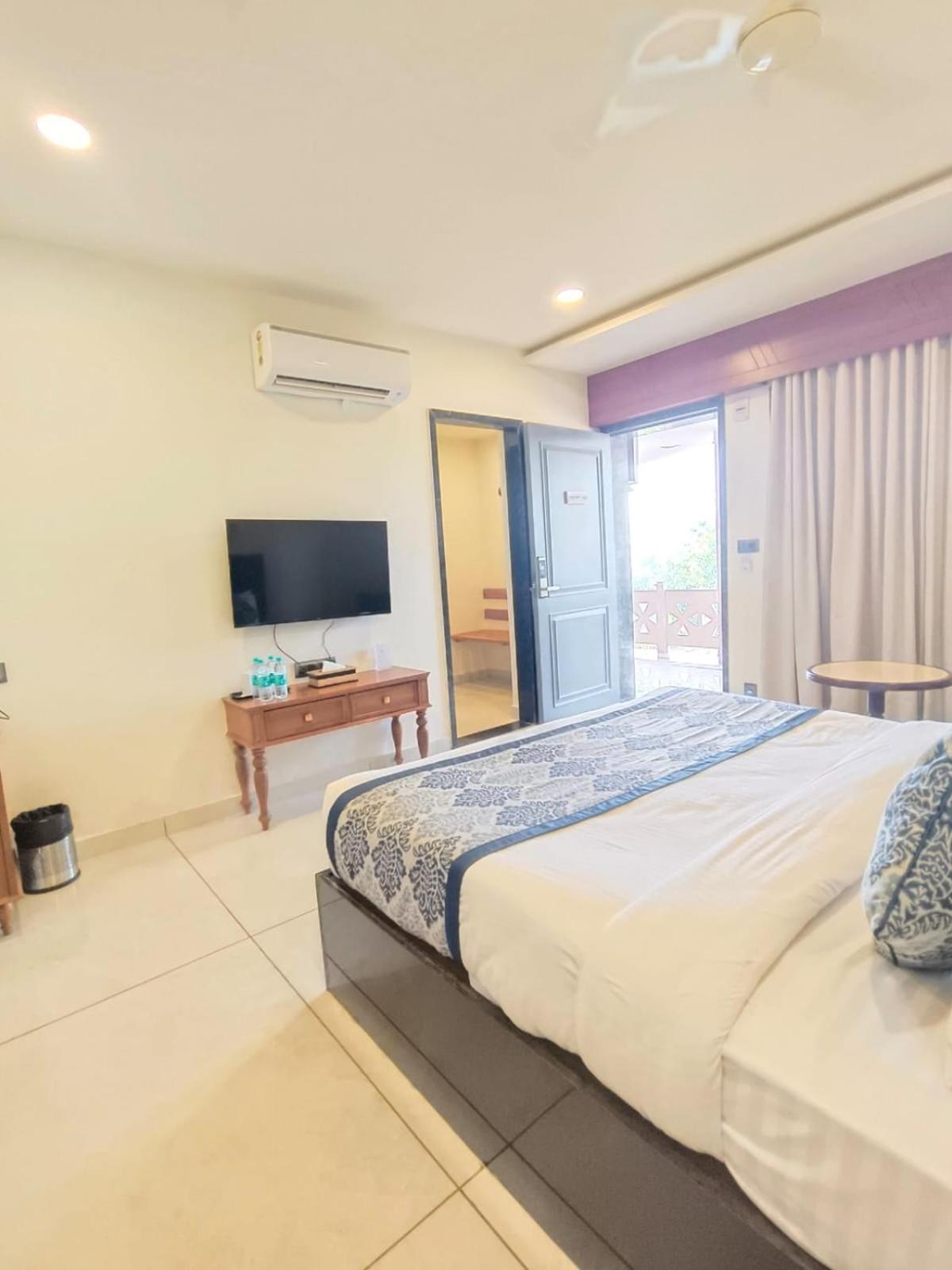 Traavista Aravali Mahal Hotel Удайпур Екстериор снимка