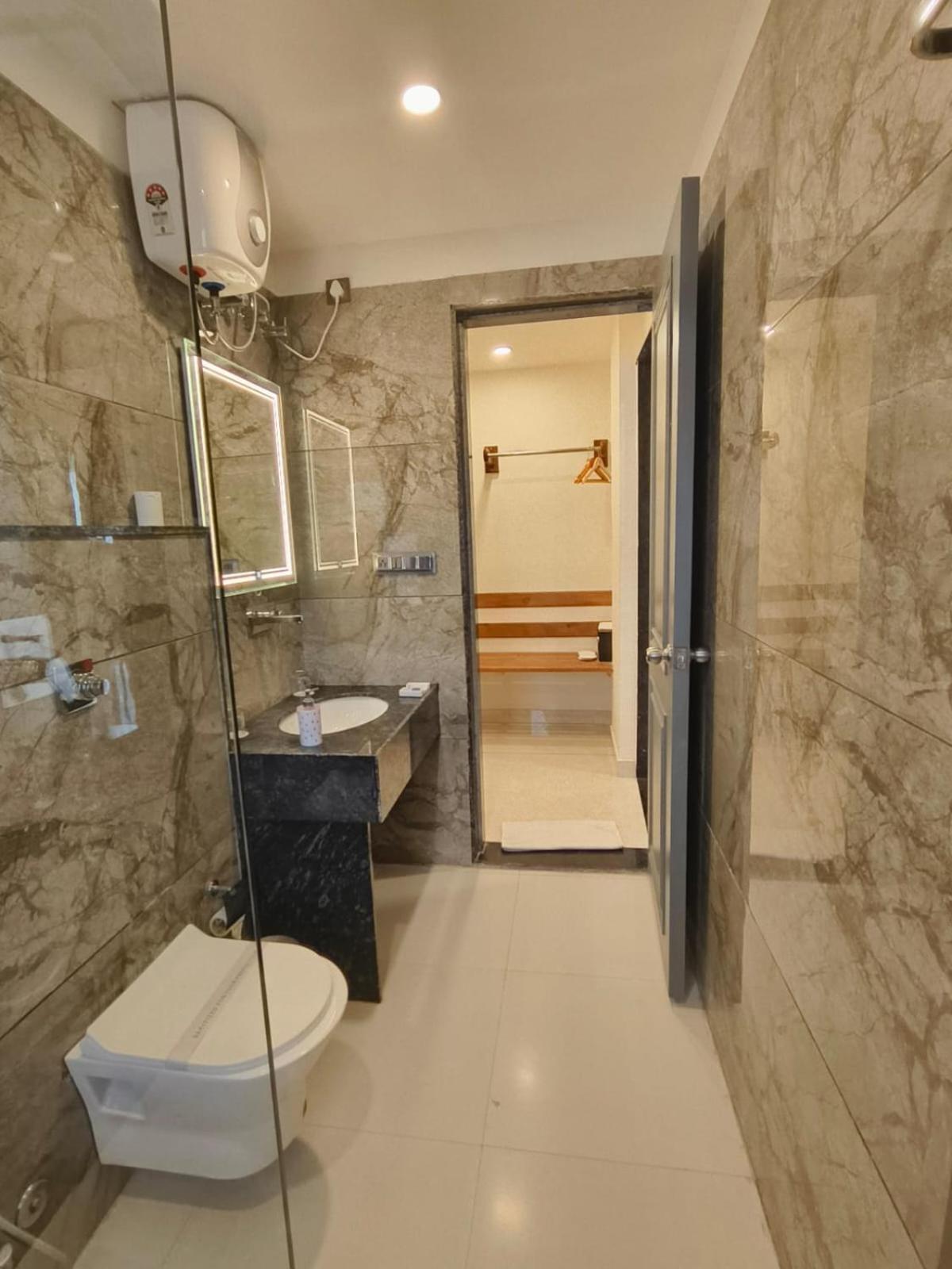 Traavista Aravali Mahal Hotel Удайпур Екстериор снимка