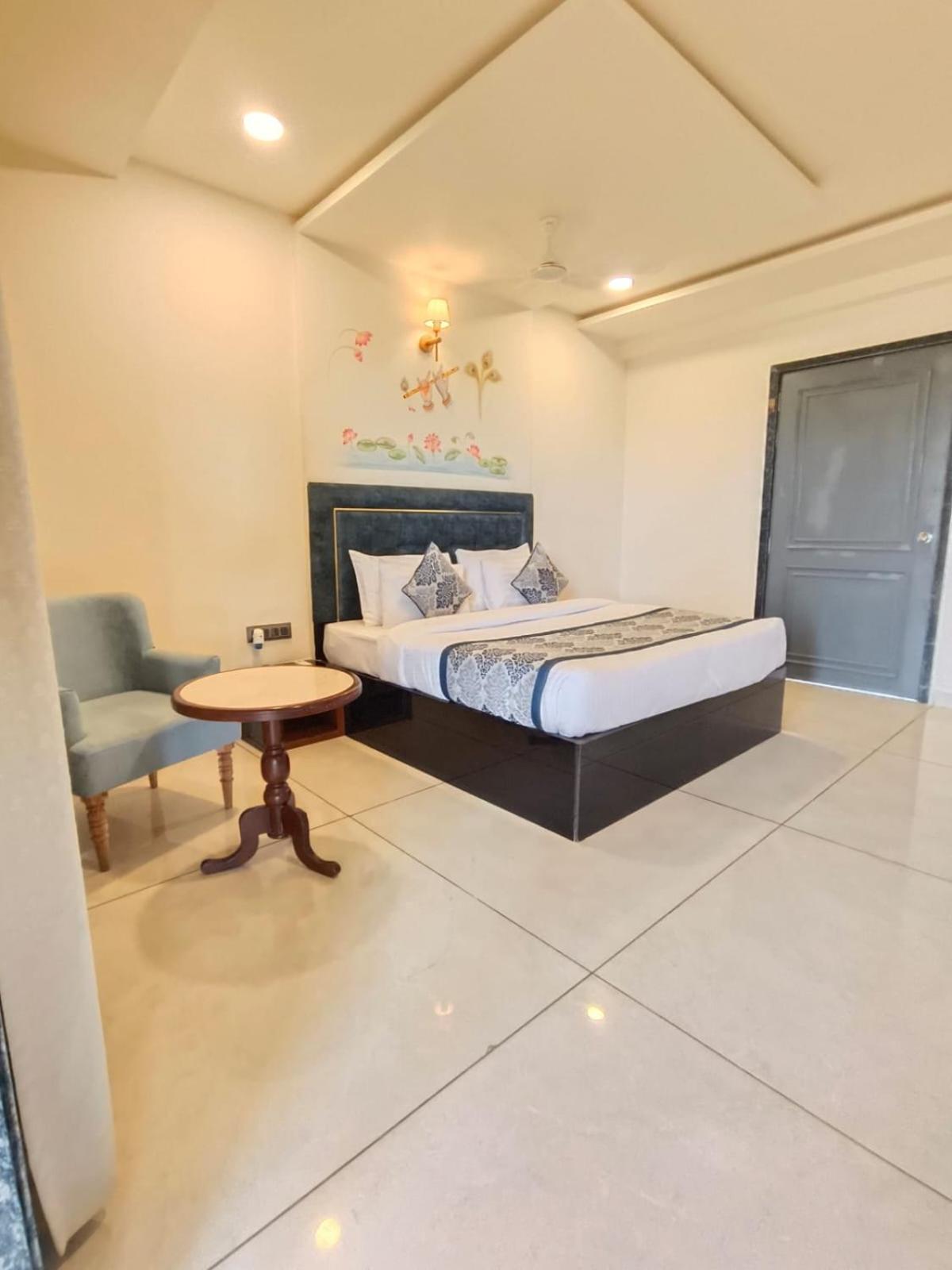 Traavista Aravali Mahal Hotel Удайпур Екстериор снимка